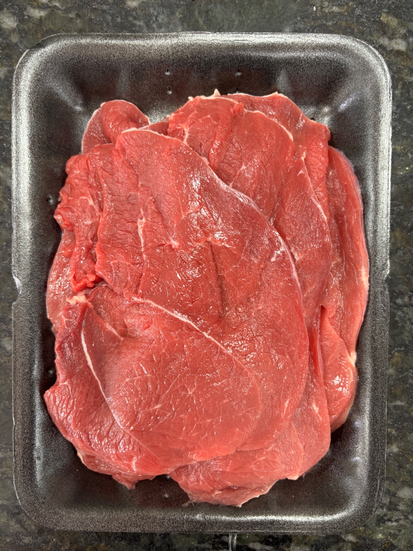 Bife de Alcatra fresquinho no açougue do Mercado Fazioni